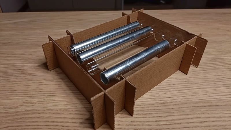 Test tube holder with test tubes