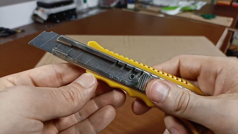 Paper cutter to cut the test tube holder pieces