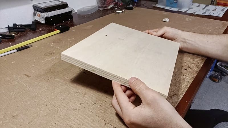 Panneau de bois pour une spirale de tube DIY pour fourmis