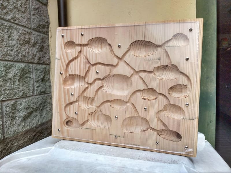 研磨後のDIY木製アリの巣